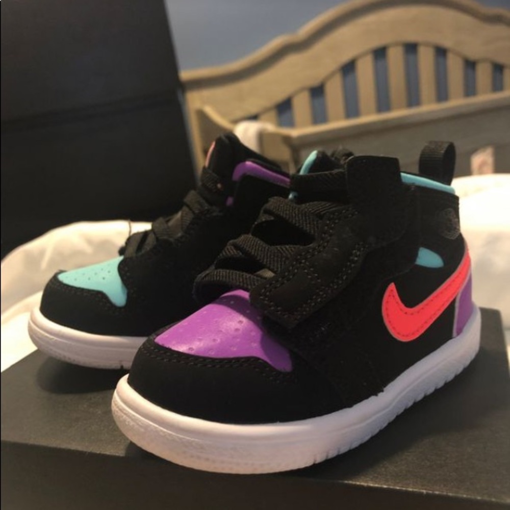 Toddler girls Jordan sneakers 5c